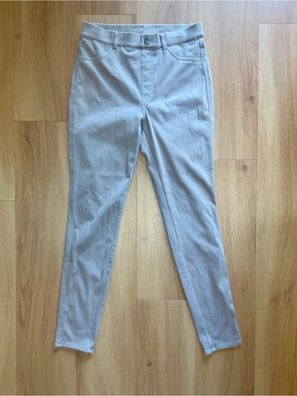 Uniqlo Women's Skinny Jeans in Light Gray